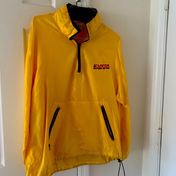 Nice nylon pullover. Zip with draw string bottom. - Picture 8 of 8